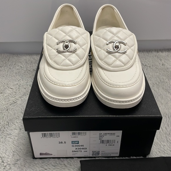 Chanel Classic Interlocking White Loafers - Picture 2 of 9